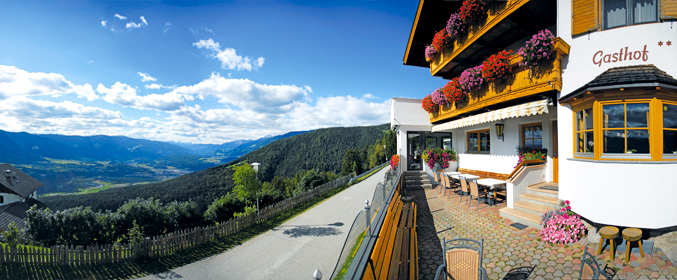 panorama, Albergo Schönblick, Vista su Brunico, estate